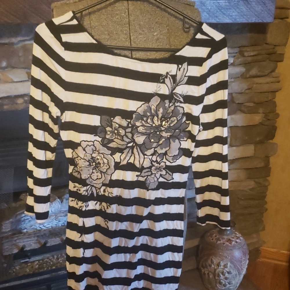 White house black market top